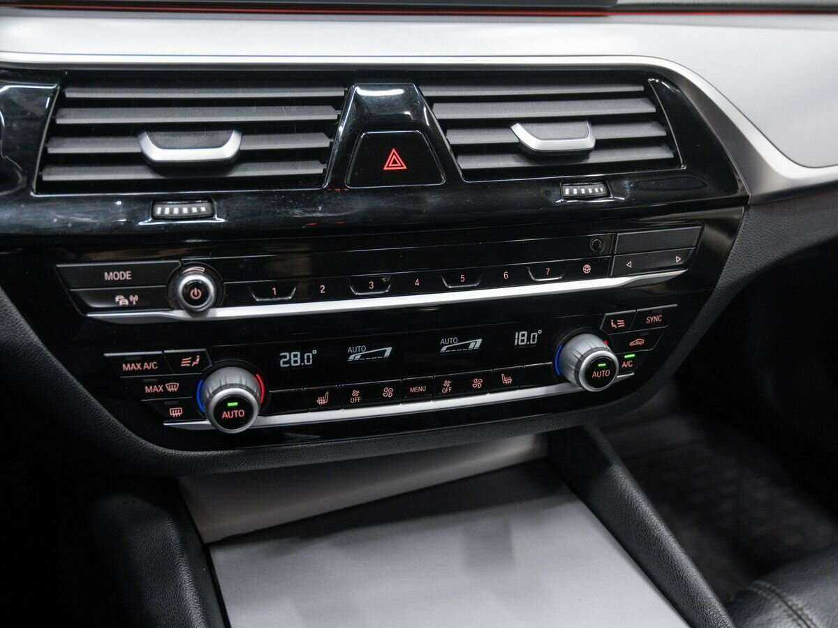 Купить BMW 5 серии 520d, 2018, 165 962 км, фото №21