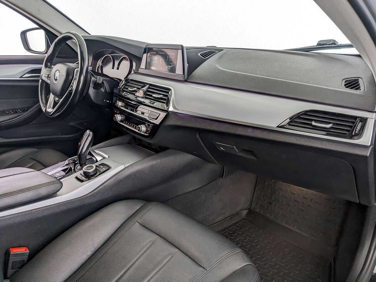 Купить BMW 5 серии 520i, 2018, 212 355 км, фото №9