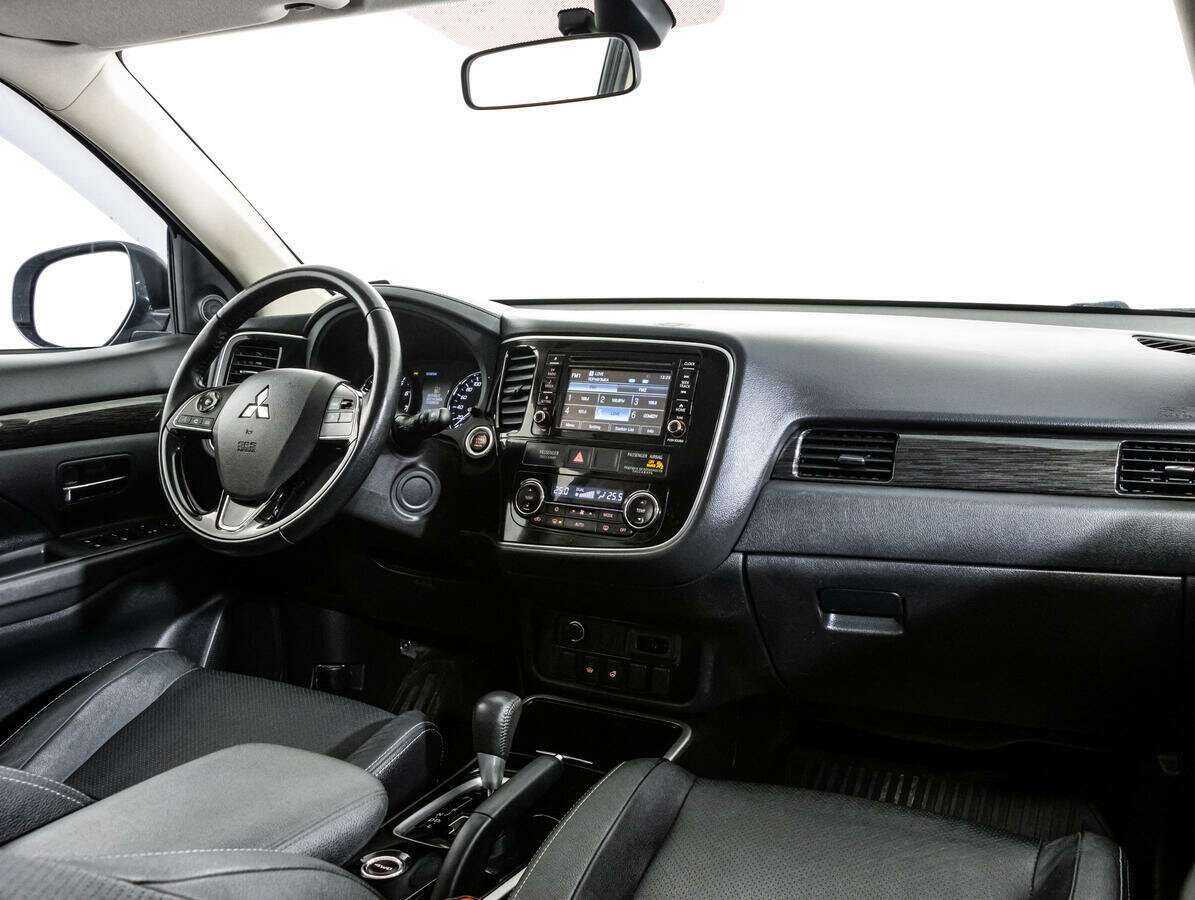 Купить Mitsubishi Outlander, 2017, 69 134 км, фото №9