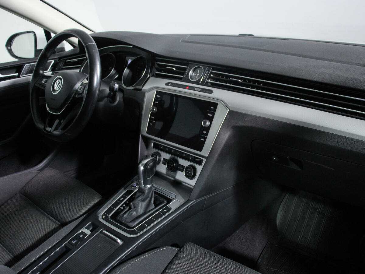 Купить Volkswagen Passat, 2018, 118 171 км, фото №9