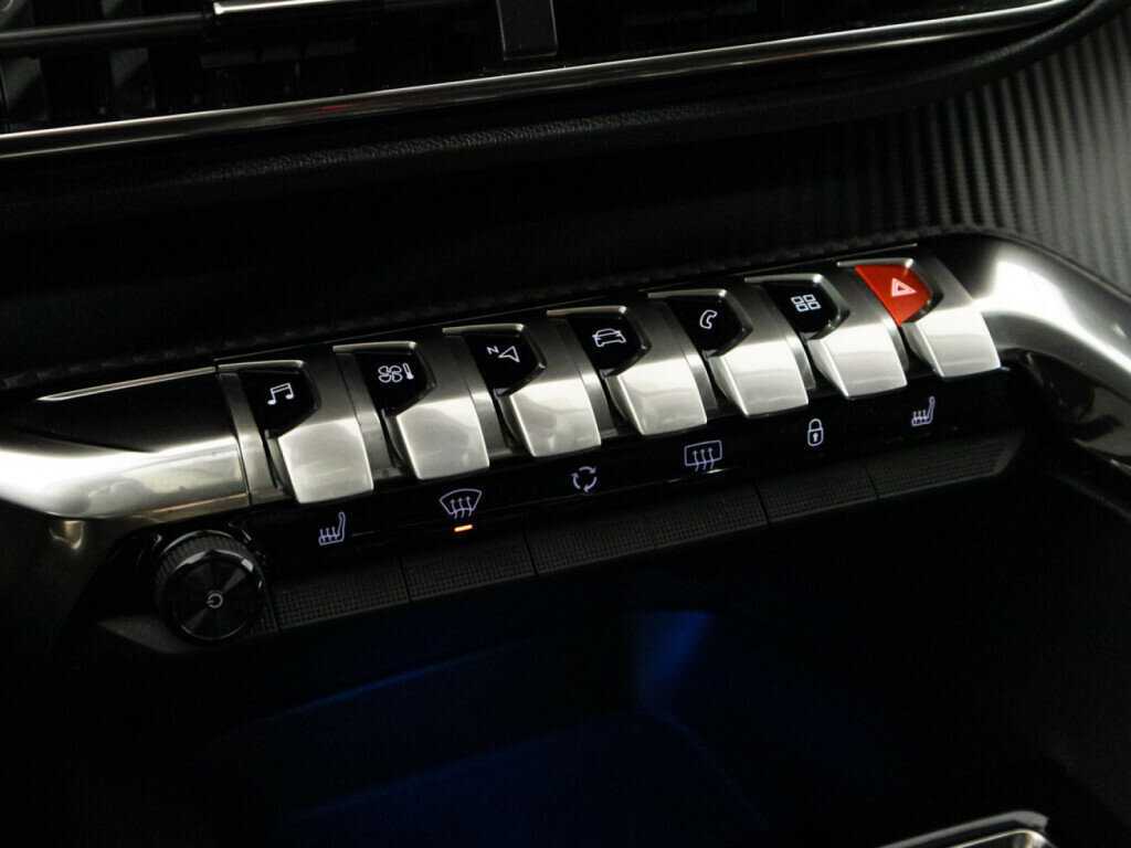 Купить Peugeot 3008, 2021, 30 489 км, фото №17