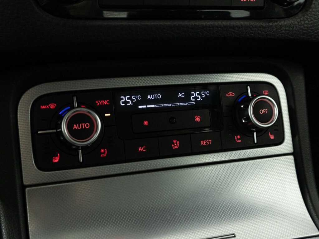 Купить Volkswagen Touareg, 2012, 213 587 км, фото №17