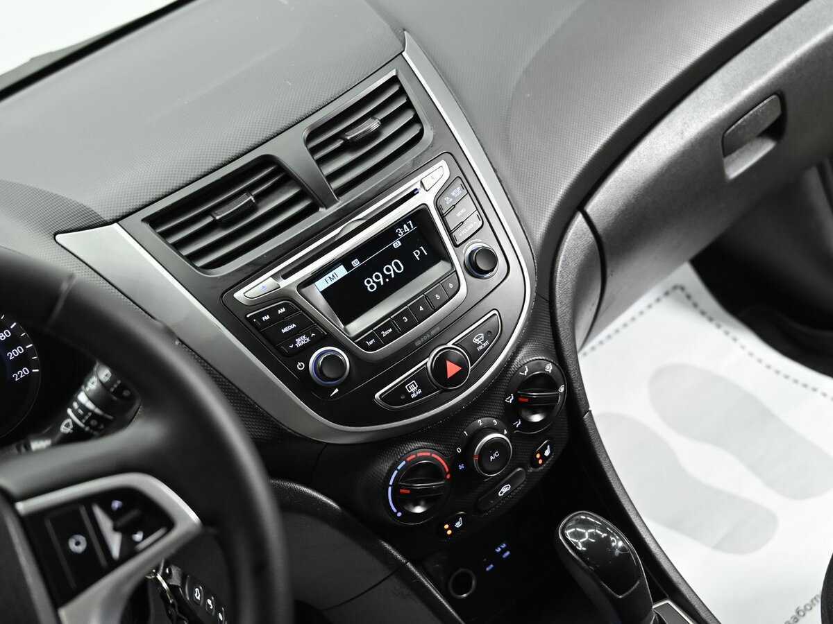 Купить Hyundai Solaris, 2015, 159 000 км, фото №10